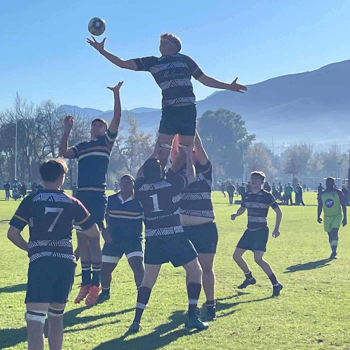 Ruari line out